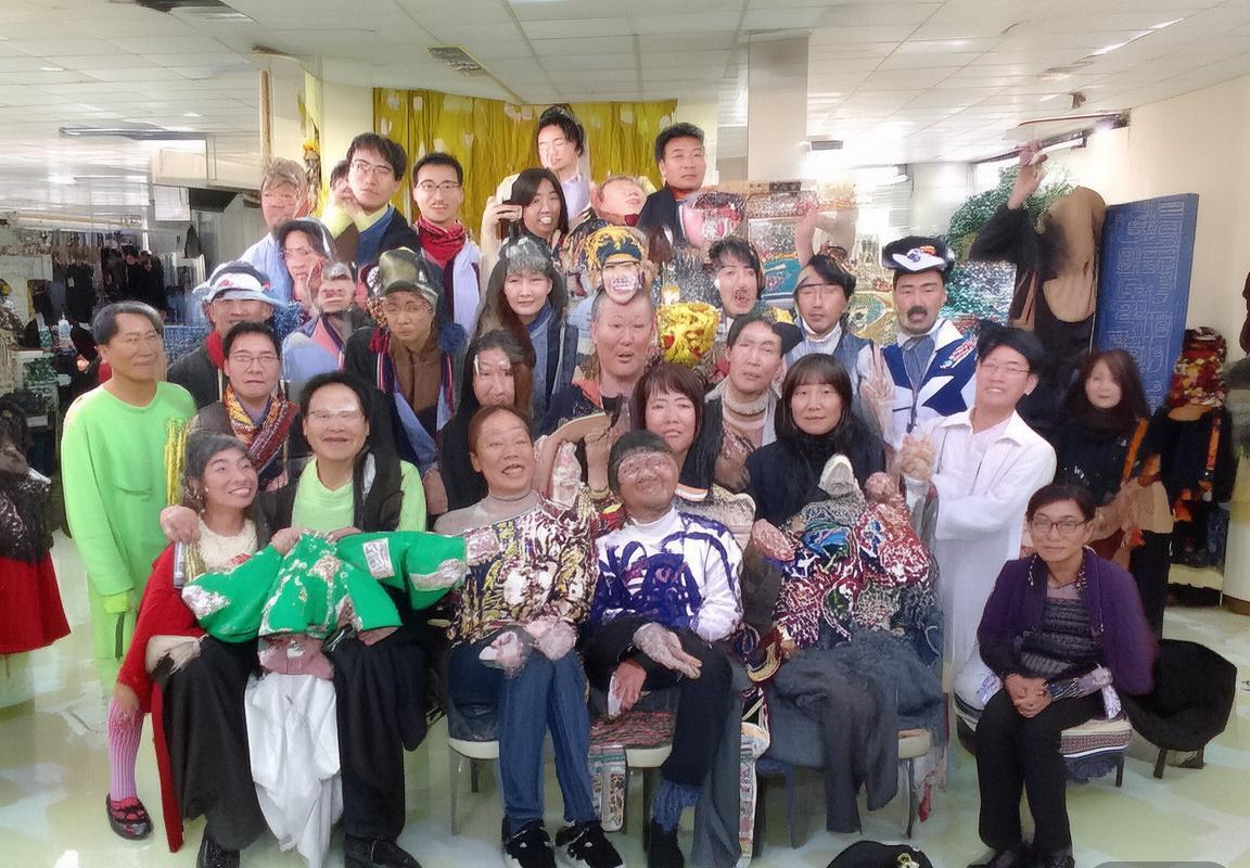 LPL赛区莽夫打法与LCK赛区运营体系的风格对决：谁能主宰赛场？